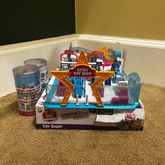 Mini Brands Toy Mini Mart + extras - Picture 1 of 3